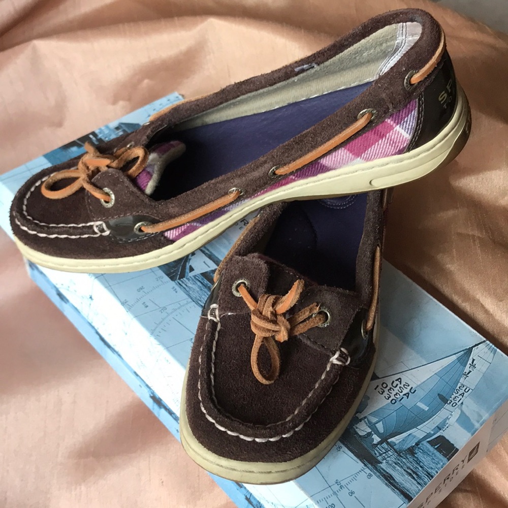Like new Sperrys size 6.5. Worn a couple times